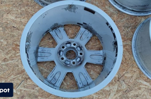 FELGA FELGI AUDI A4 A5 Q5 8J R17 ET39 8R0601025