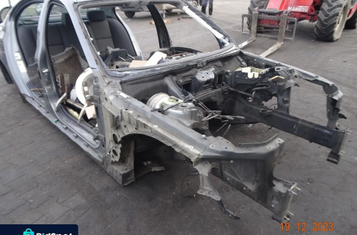 ĆWIARTKA PRAWA PRZÓD BMW 5 E60