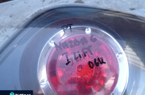 MAZDA 3 LIFT LAMPA PRAWY TYL W KLAPE
