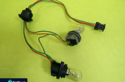WKŁAD LAMPY LEWY TYŁ OPRAWKA ŻARÓWKI PEUGEOT 607 NR309