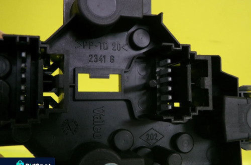 WKŁAD LAMPY LEWY TYŁ RENAULT SCENIC I LIFT NR300