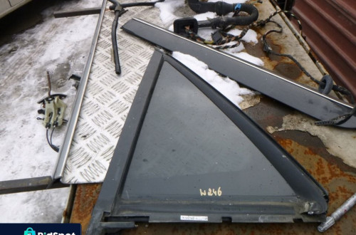 MERCEDES W164 ML SZYBA TYL TYLNIA LEWA TROJKAT