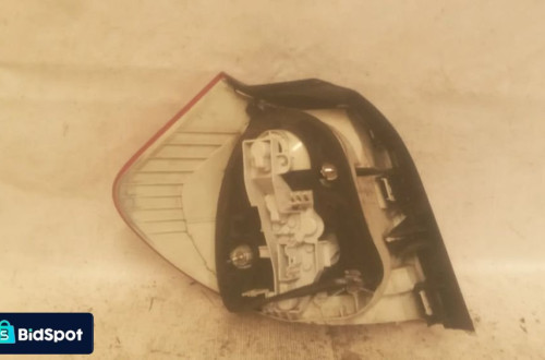 .  TYL TYLNA LAMPA PRAWA BMW E87