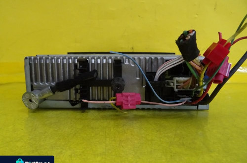 RADIO FABRYCZNE RENAULT GRAND SCENIC 8200300854  NR203