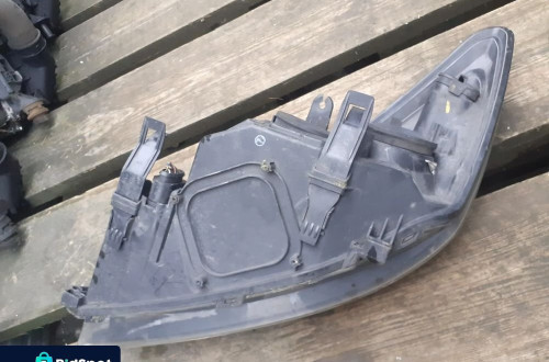 .  PRZOD PRZEDNIA LAMPA PRAWA FORD FOCUS MK2 II