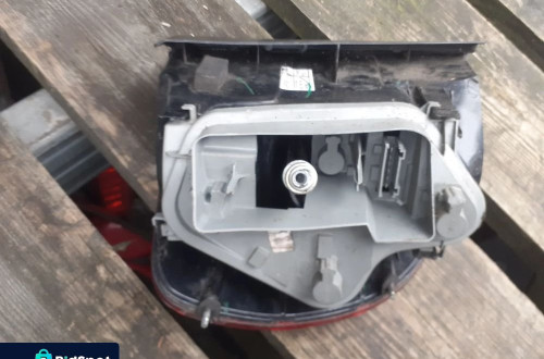 .   TYL TYLNA LAMPA PRAWA VOLKSWAGEN FOX