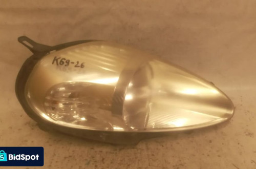 .  PRZOD PRZEDNIA LAMPA PRAWA FIAT GRANDE PUNTO