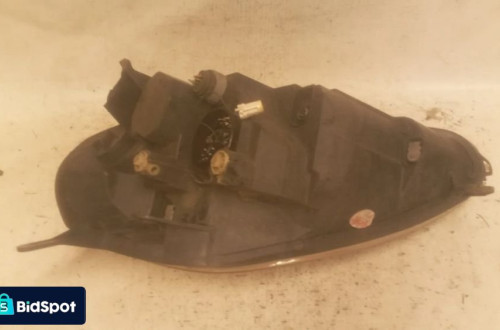 .  PRZOD PRZEDNIA LAMPA PRAWA FIAT GRANDE PUNTO
