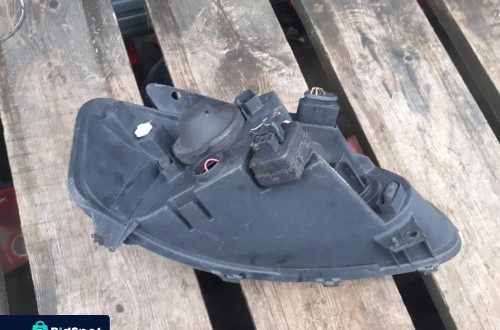 .  PRZOD PRZEDNIA LAMPA LEWA VOLKSWAGEN FOX