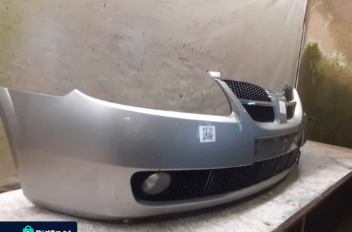 ^ ZDERZAK PRZÓD PRZEDNI DO NISSAN ALMERA N16 LIFT FL KL0K SREBRNY HALOGENY