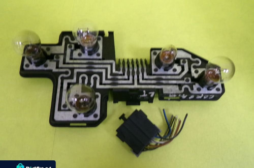 WKŁAD LAMPY LEWY TYŁ OPEL CORSA B NR251