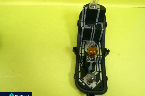 WKŁAD LAMPY PRAWY TYŁ PRAWY TYLNY FORD KA 21732201 NR172