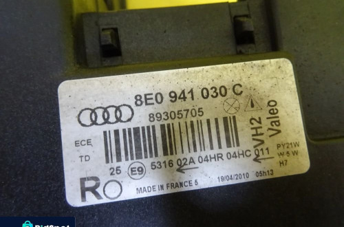REFLEKTOR LAMPA PRAWA VALEO AUDI A4 B6 8E0941030C NR297