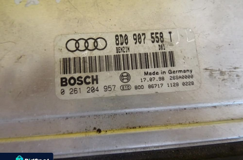KOMPUTER SILNIKA AUDI A4B5 8D0907558T / 0261204957 NR821