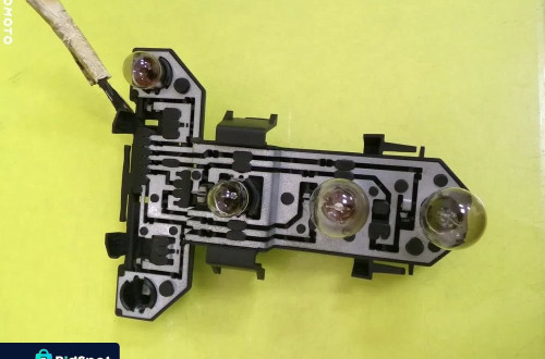 WKŁAD LAMPY LEWY TYŁ VW GOLF IV HB 1J6945257 NR194