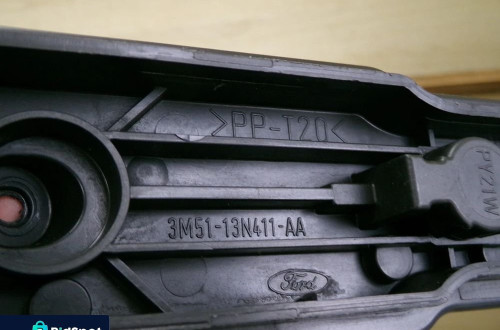 WKŁAD LAMPY PRAWY TYŁ FORD C-MAX 3M51-13N411-AA NR96