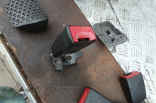 bmw x5 e53 zapinka pasa bezpieczenstwa tyl tylnia tylna lewa