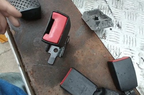 bmw x5 e53 zapinka pasa bezpieczenstwa tyl tylnia tylna lewa