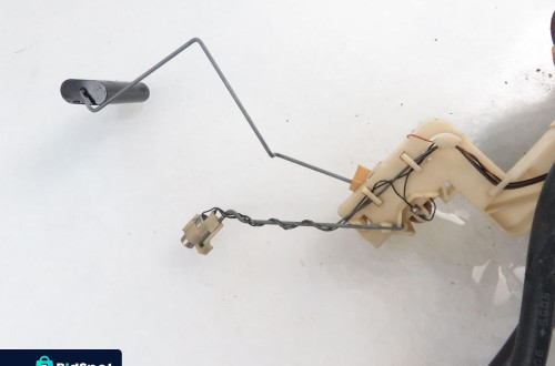 POMPA PALIWA FORD MAVERICK 2.4 i - KA24-E