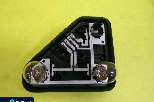 WKŁAD LAMPY PRAWY TYŁ BMW E39 KOMBI KLAPA NR248
