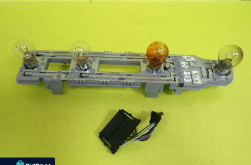 WKŁAD LAMPY LEWY TYŁ MERCEDES W203 NR247