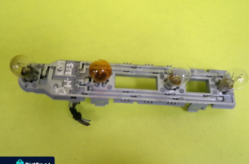 WKŁAD LAMPY LEWY TYŁ MERCEDES W203 NR247