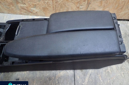 TUNEL ŚRODKOWY PODŁOKIETNIK MERCEDES C KLASA 204 2007- A2046800150