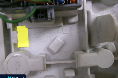 WKŁAD LAMPY PRAWY TYŁ FORD MONDEO MK3 5D 00-06 3S7X-13N NR157