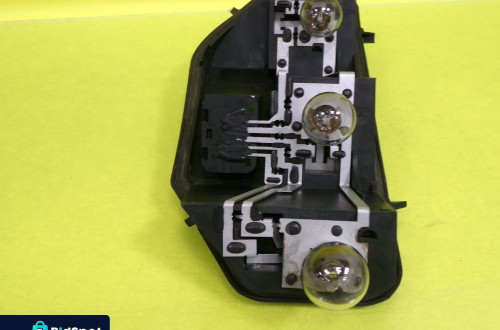 WKŁAD LAMPY PRAWY TYŁ PEUGEOT 407 KOMBI NR154