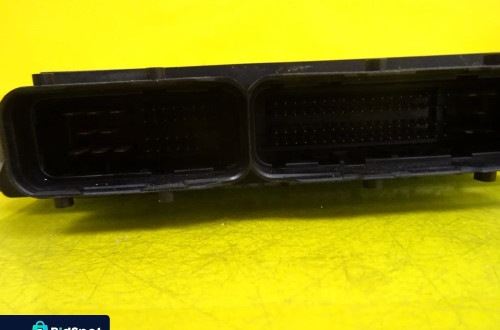 KOMPUTER SILNIKA TOYOTA YARIS  0261208841 / 39661-0D270   NR847