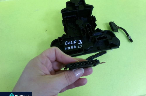 WKŁAD LAMPY LEWY TYŁ VOLKSWAGEN GOLF III HB 5D 1H6945257 NR78