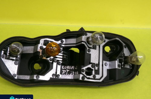 WKŁAD LAMPY PRAWY TYŁ OPEL CORSA D HB 3D 89037852 NR89