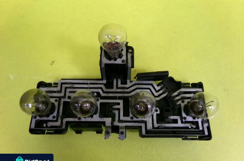 WKŁAD LAMPY LEWY TYŁ VW PASSAT B5 KOMBI NR80