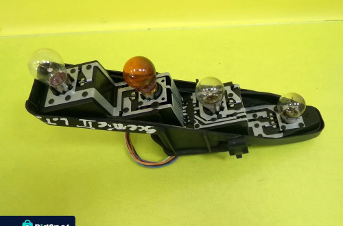 WKŁAD LAMPY LEWY TYŁ RENAULT SCENIC II 03-06 NR166