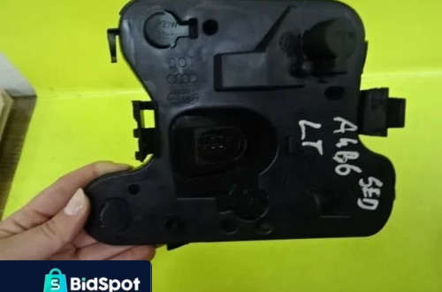 WKŁAD LAMPY LEWY TYŁ AUDI A4 B6 SEDAN 153947 NR73