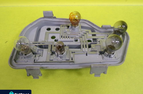 WKŁAD LAMPY LEWY TYŁ VW POLO 9N 6Q6945257A NR100