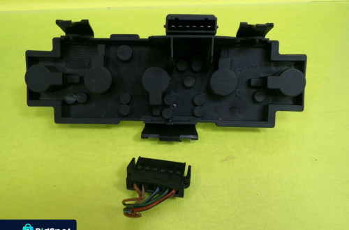 WKŁAD LAMPY PRAWY TYŁ SKODA OCTAVIA  1U6945257 NR147
