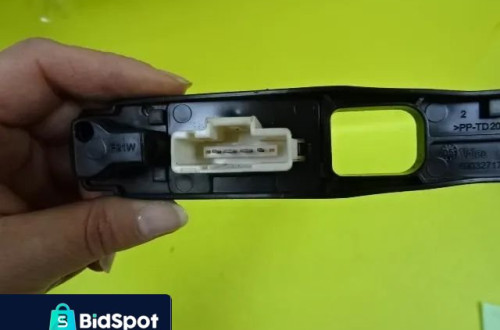 WKŁAD LAMPY PRAWY TYŁ CITROEN C5 I LIFT 89032717 NR68