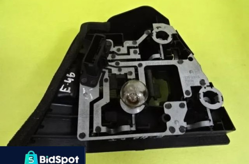 WKŁAD WKŁADKA LAMPY PRAWY TYŁ BMW E46 NR61