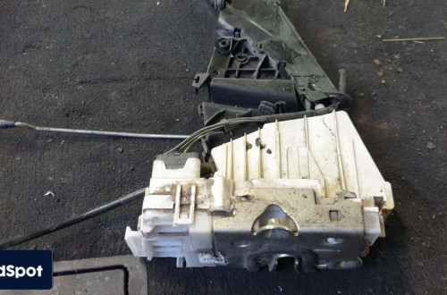 mercedes w169 w245 zamek drzwi prawy przód przedni 1697202835 4PIN