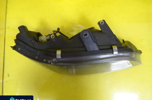 REFLEKTOR LAMPA PRAWA HELLA MITSUBISHI SPACE STAR 98-05 NR246