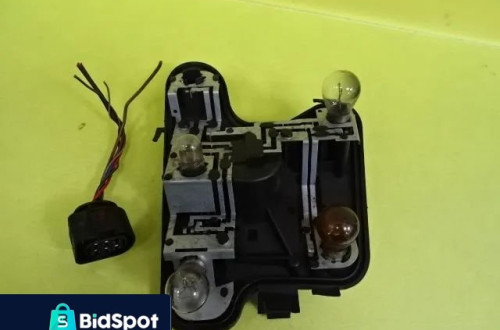WKŁAD LAMPY PRAWY TYŁ AUDI A4 B6 SEDAN 153948 NR77