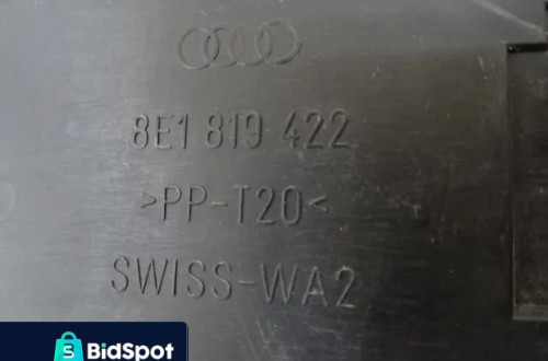 ZAŚLEPKA OSŁONA AKUMULATORA AUDI A4 B6 B7 NR305