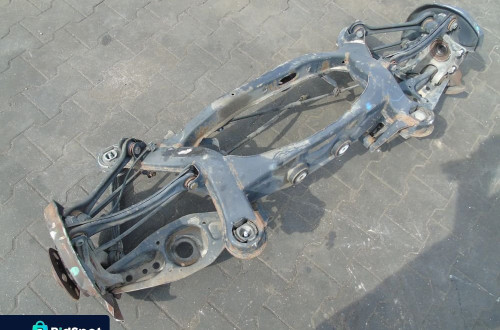 BELKA ZAWIESZENIA TYŁ SLK