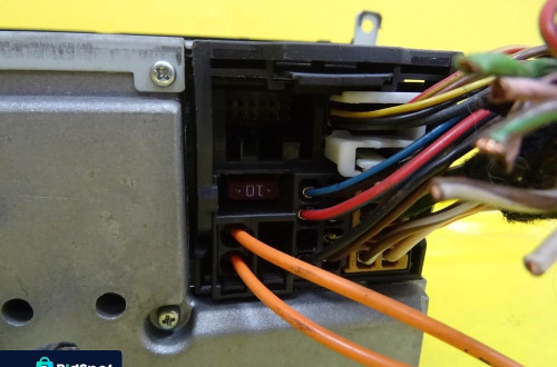RADIO FABRYCZNE MERCEDES W203 A2038703689 NR101