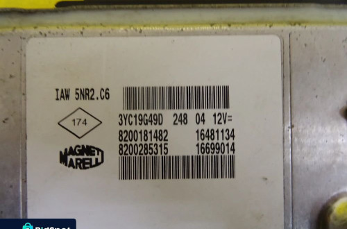 KOMPUTER STEROWNIK SILNIKA RENAULT CLIO II IAW5NR2.C6 / 8200181482 NR663