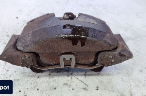 ZACISK HAMULCOWY PRAWY PRZÓD AUDI A6 A7 4G0105BM