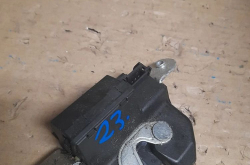 zamek klapy tył opel corsa d 55701971
