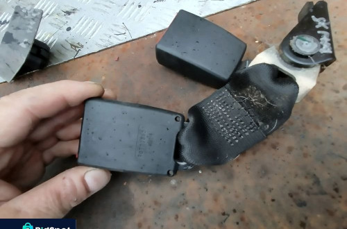 bmw x5 e53 zapinka pasa bezpieczenstwa tyl tylnia tylna prawy prawa