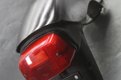 Daelim VT 125 VL Błotnik tył tylny lampa